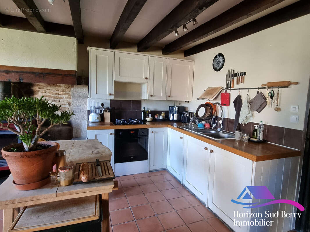 cuisine - Maison à POULIGNY-NOTRE-DAME