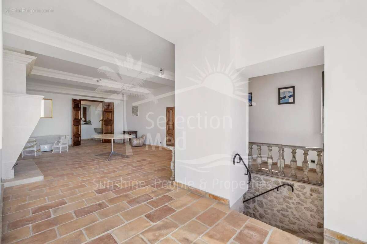 Appartement à CHATEAUNEUF-GRASSE