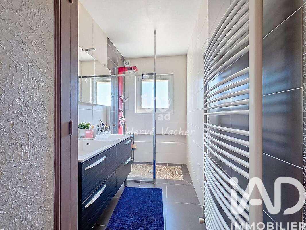 Maison 200 m² à Saint-Denis-Les-Bourg  - photo 7