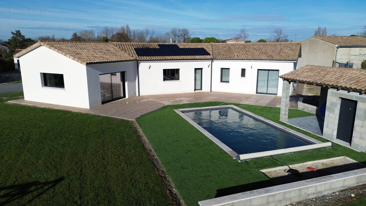 Maison à JARNAC-CHAMPAGNE