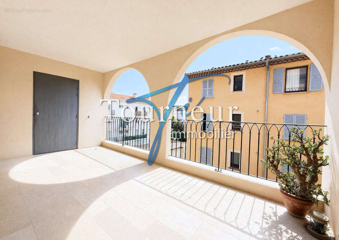 Tres rare sanary hypercentre standing t3 de 112m2 grande terrasse ascenseur - photo 6