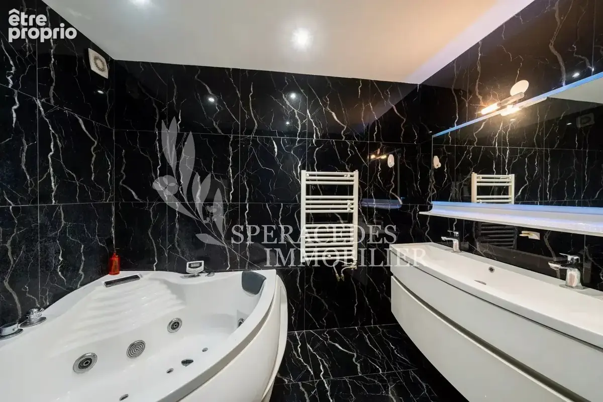 Mandelieu-la-Napoule - Appartement 3 pièces copropriété avec piscine - photo 10