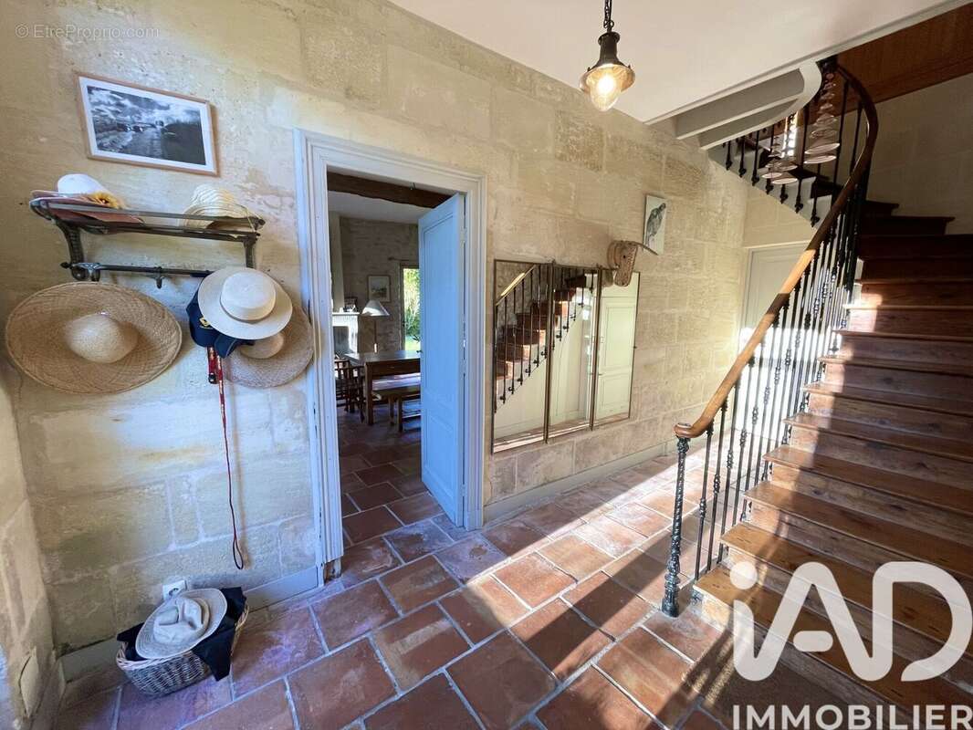 Maison 471 m² à Blaignan  - photo 2