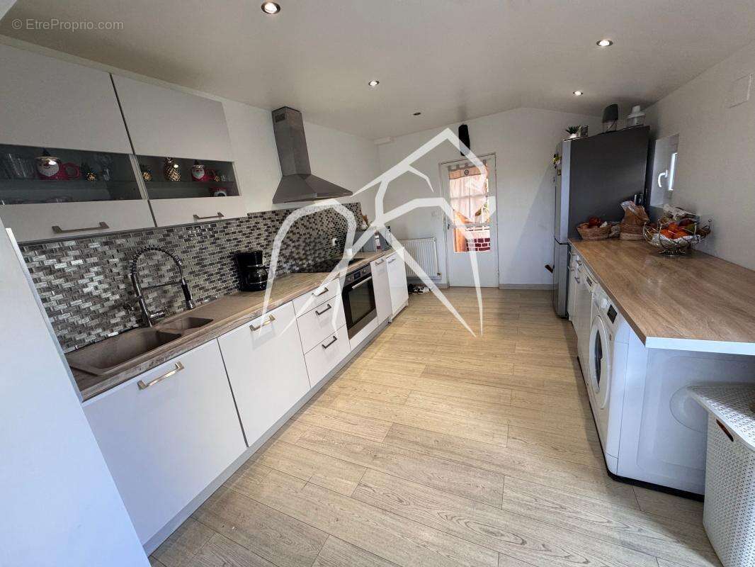 Maison à SAINT-PIERRE-DE-VARENGEVILLE