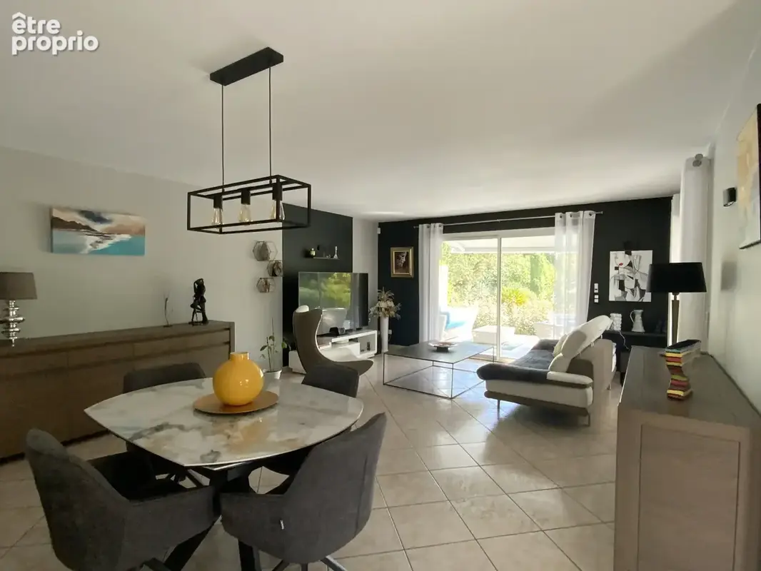 Villa avec piscine aux portes d'un village avec commerces, à 3 km d'Uzès. - photo 8