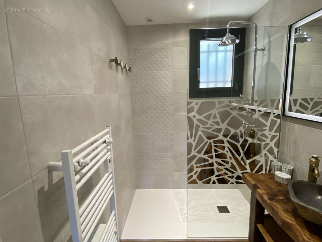 ANGOUSTRINE - Magnifique maison 3 faces sans travaux - photo 14