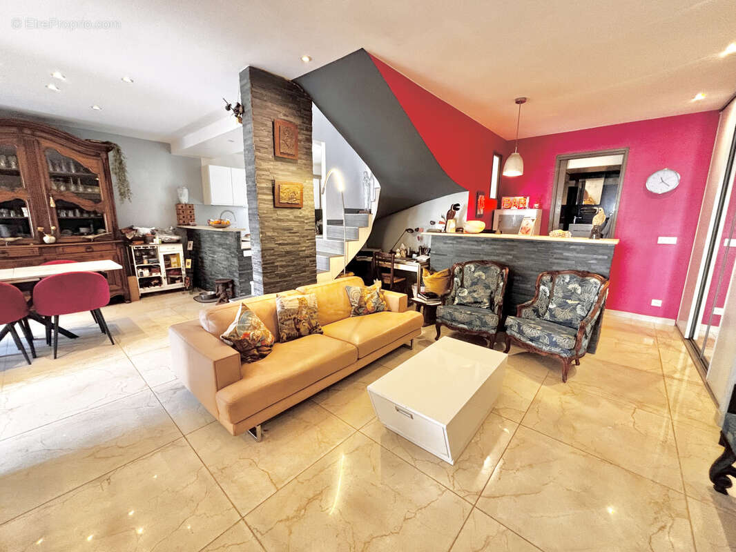 Cannes central ensemble immobilier 288m2 garages - photo 3