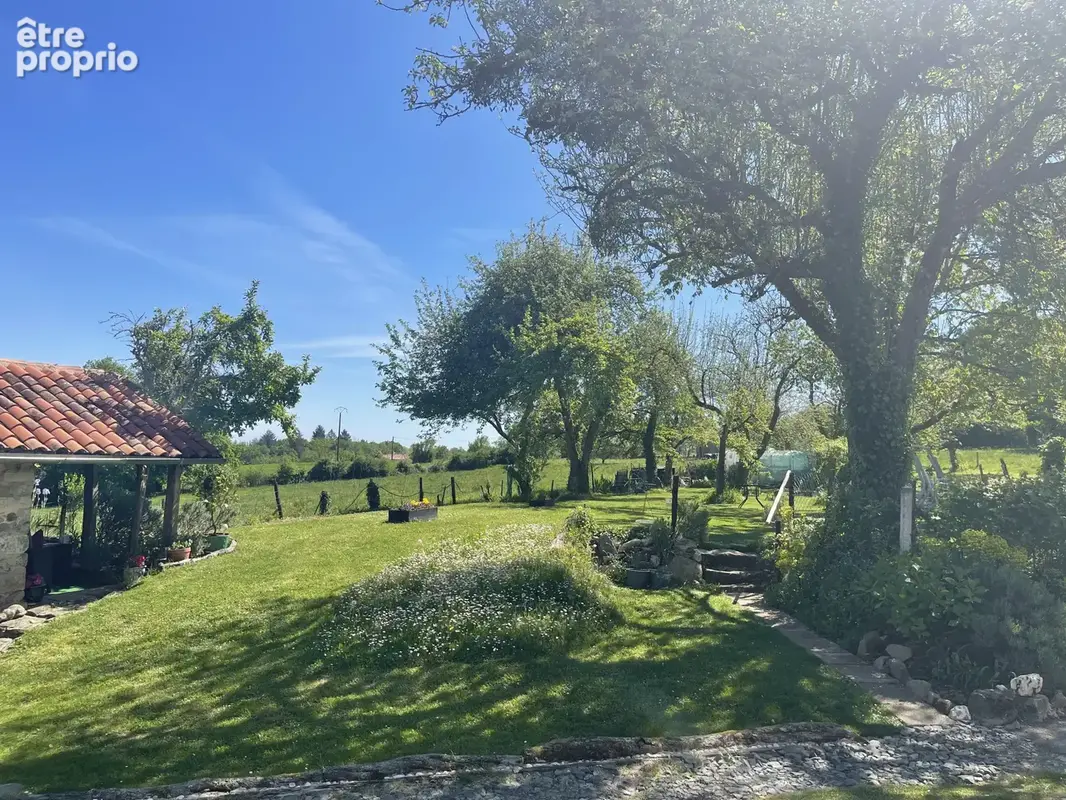 Maison de village en pierres avec agreable jardin et grange - photo 5