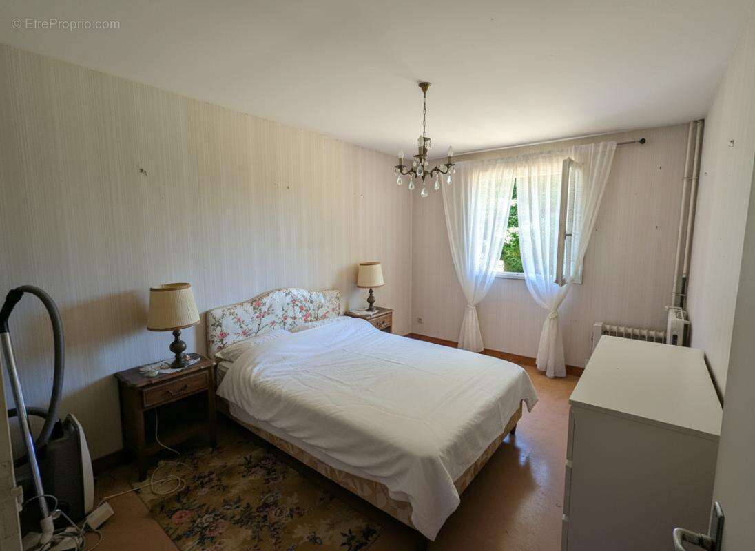 Propriété de plain-pied d'environ 80m2 deux chambres Parcelle 2835m2 - photo 8