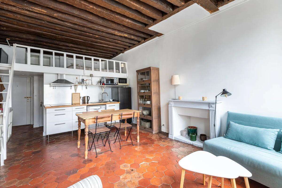 Appartement à PARIS-3E