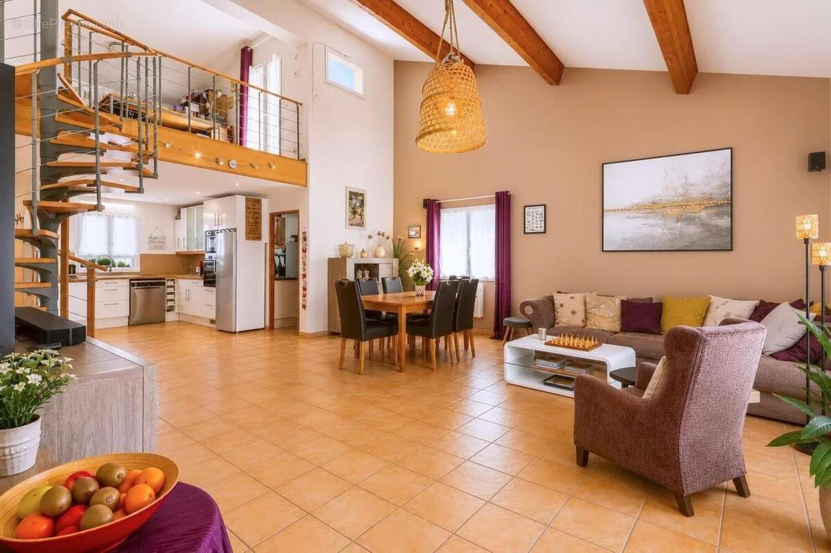 Maison 165 m² à Sainte-Marie  - photo 4