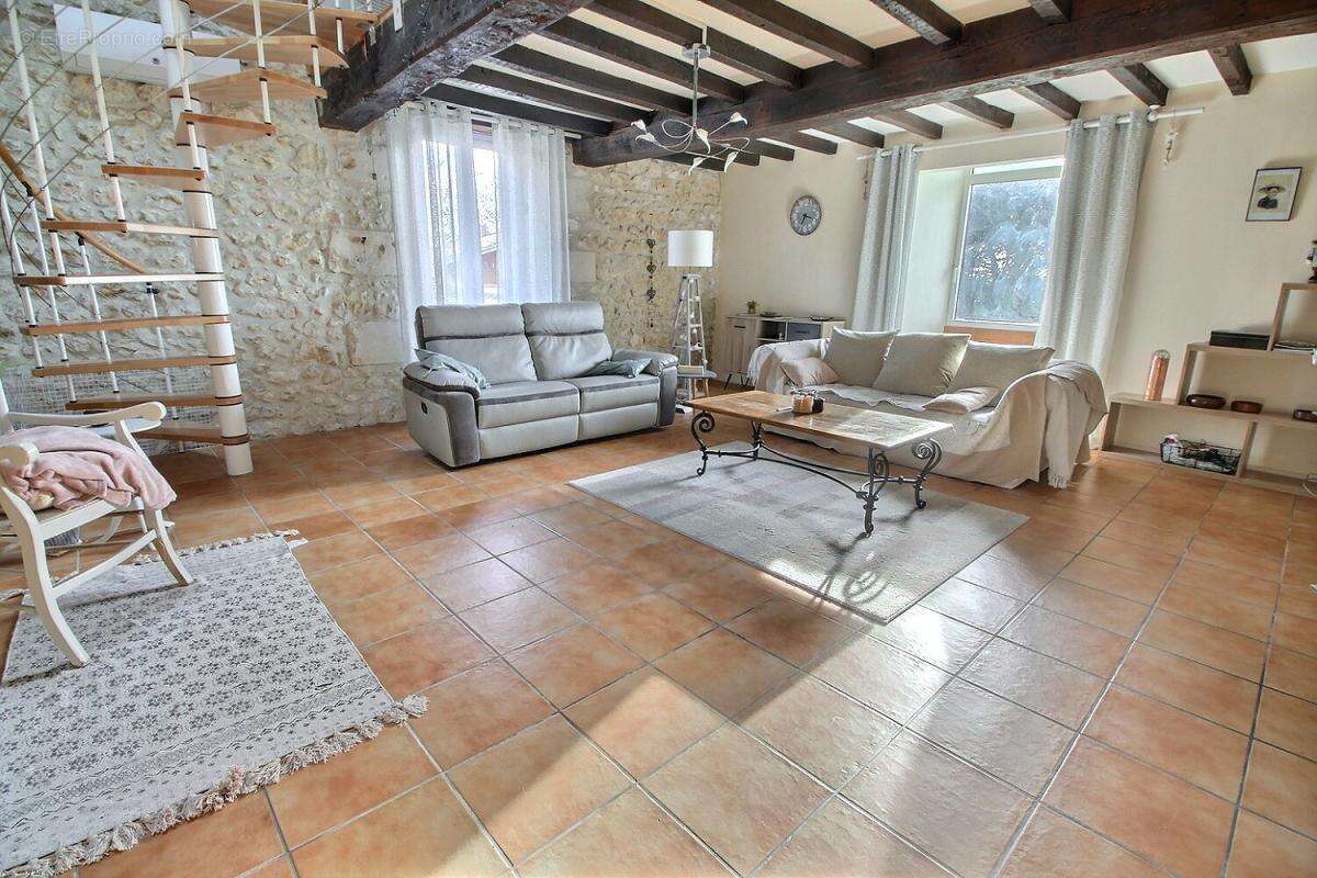 Maison à CHENAC-SAINT-SEURIN-D&#039;UZET