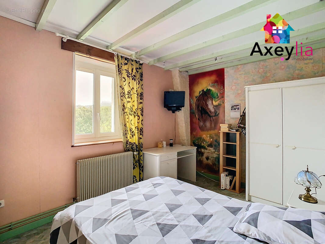 Maison à SAINT-BONNET-DES-QUARTS