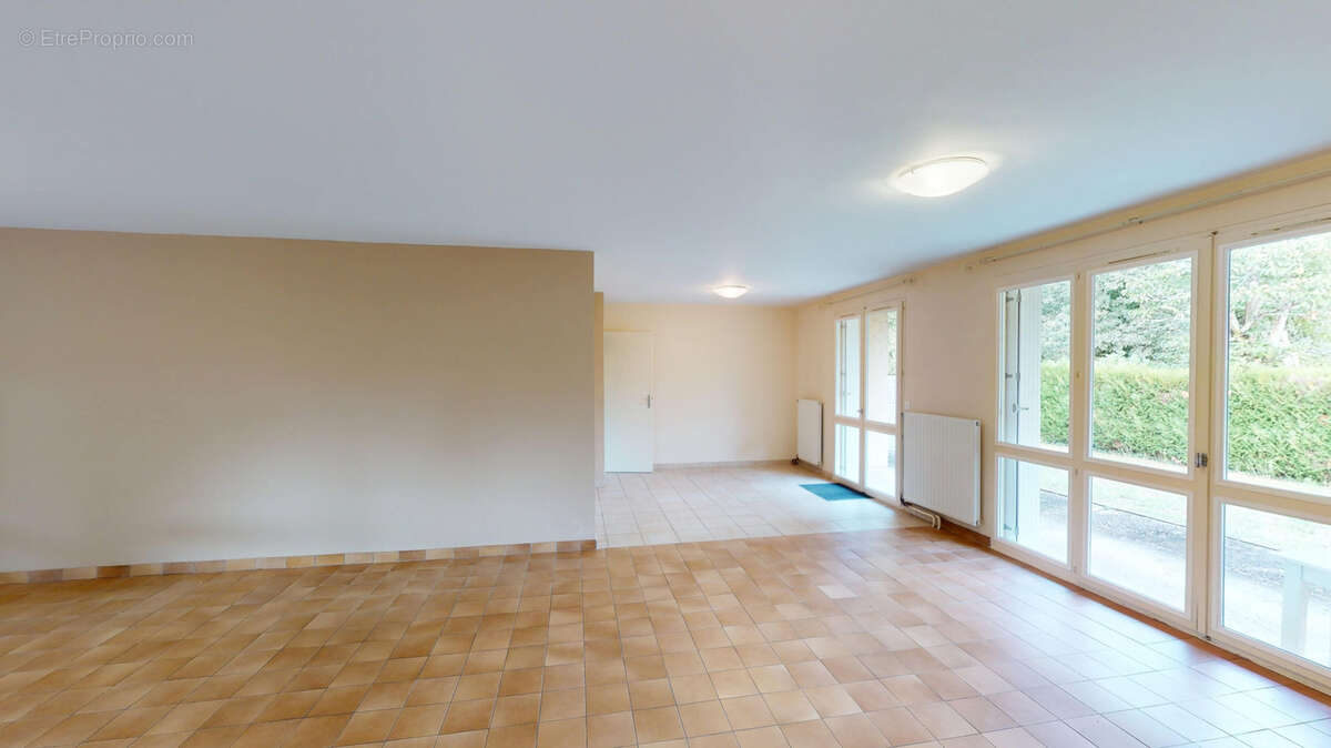 Maison de plain pied dans quartier recherché (Clairbois) - photo 2