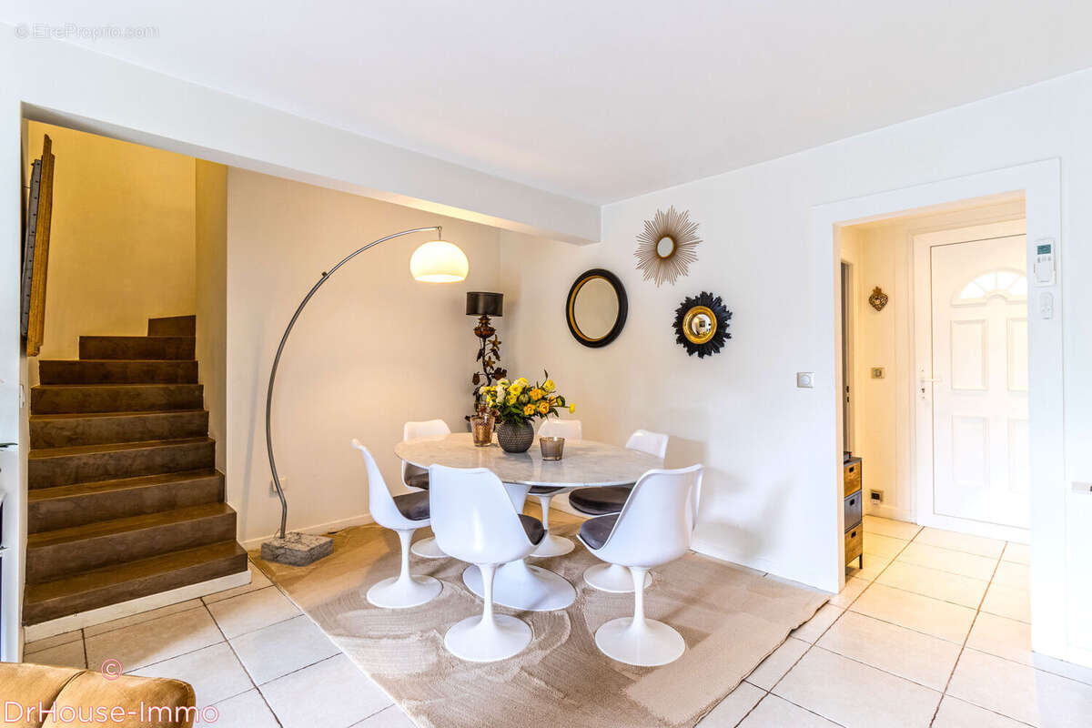 Maison 104 m² à Cogolin  - photo 8