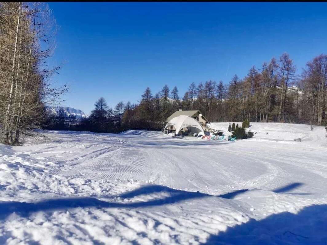 Commerce à SAINT-LEGER-LES-MELEZES