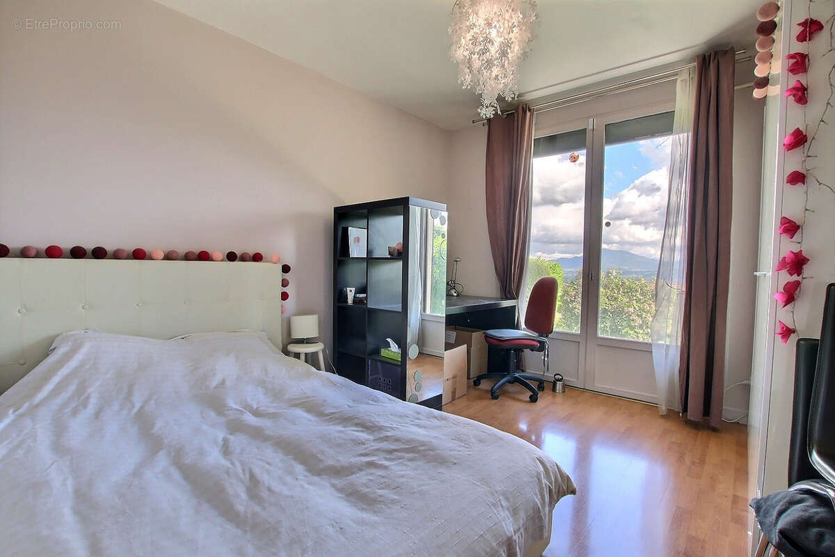 Maison à LA ROCHE-SUR-FORON