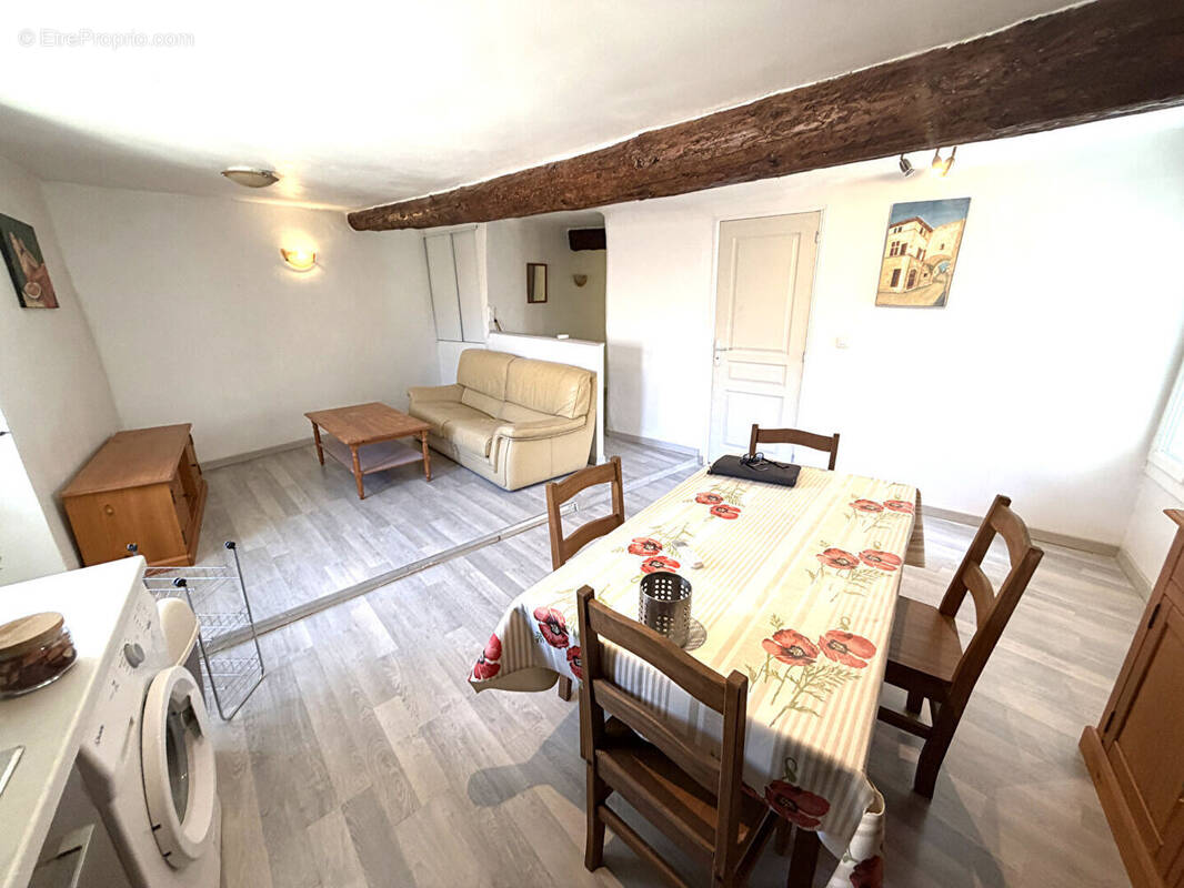 Appartement à SAINT-MITRE-LES-REMPARTS