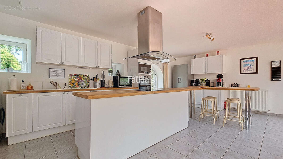Maison 350 m² à Feugeres  - photo 6