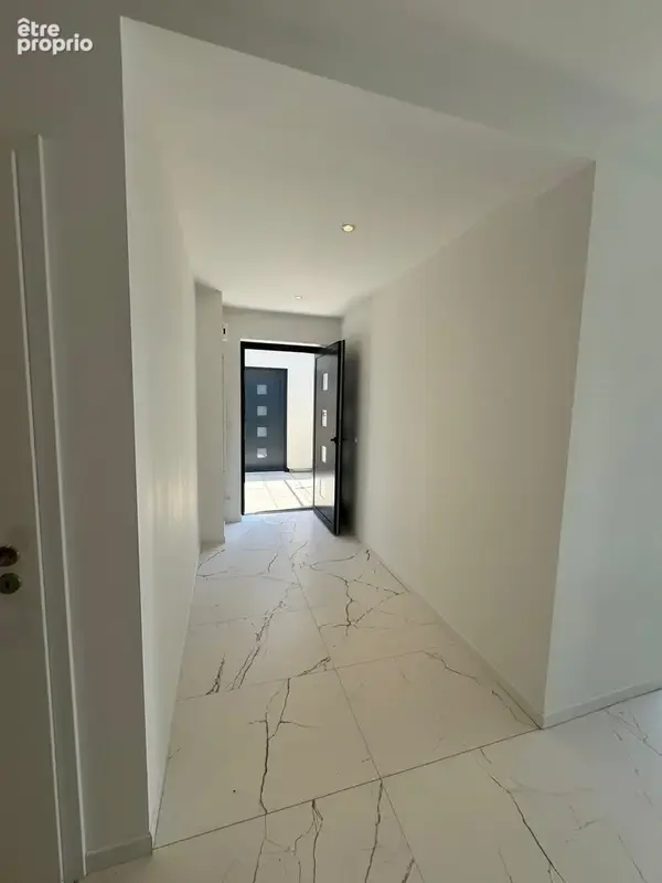 Appartement neuf au 1er étage avec balcon + 2 places de parking privatives. - photo 7