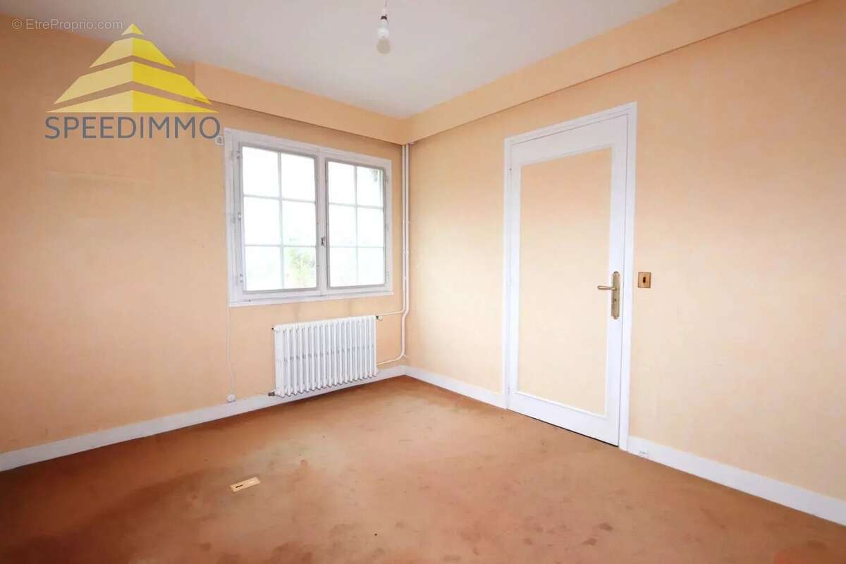 Maison à MANDRES-LES-ROSES