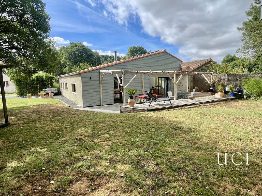 Maison 169 m² à Saint-Philbert-De-Grand-Lieu  - photo 3