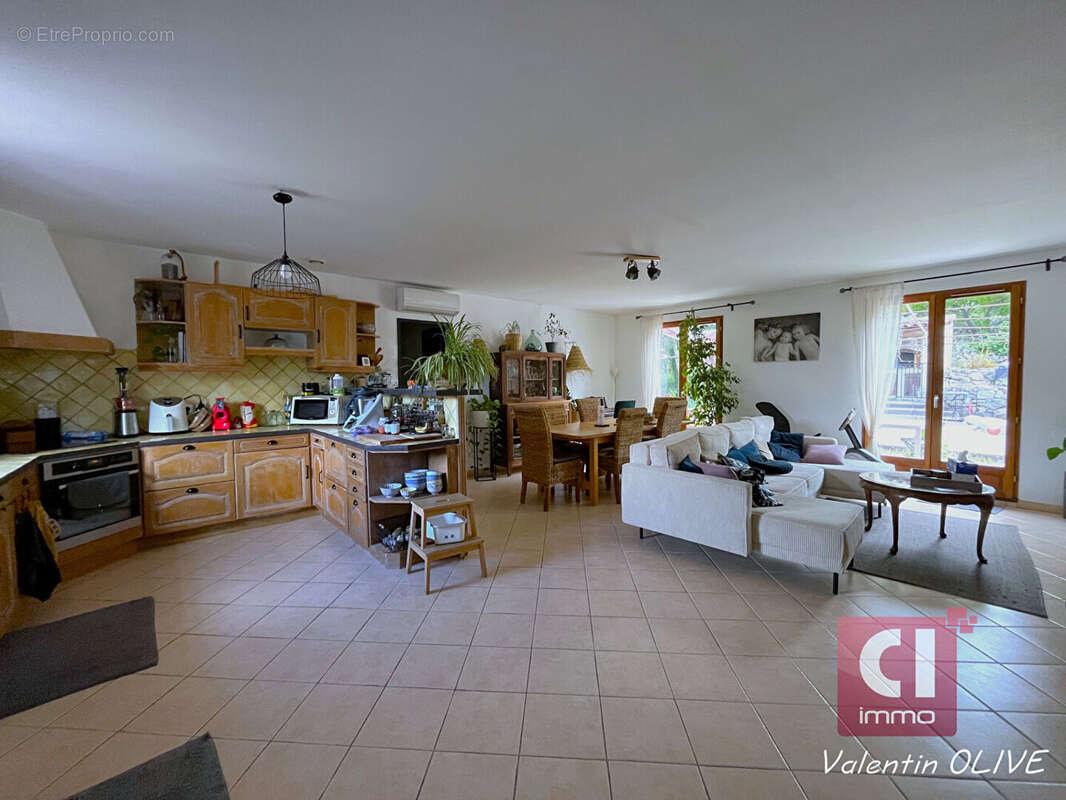Maison plain-pied Type 7 de 135m² à Mazaugues - photo 3