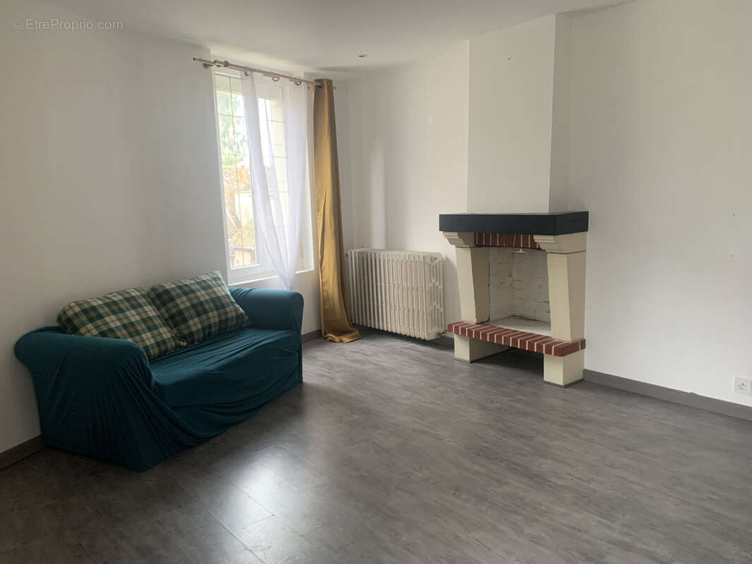Maison à CHARGE
