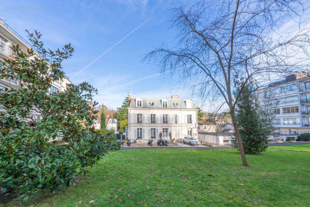 Appartement à VILLE-D'AVRAY