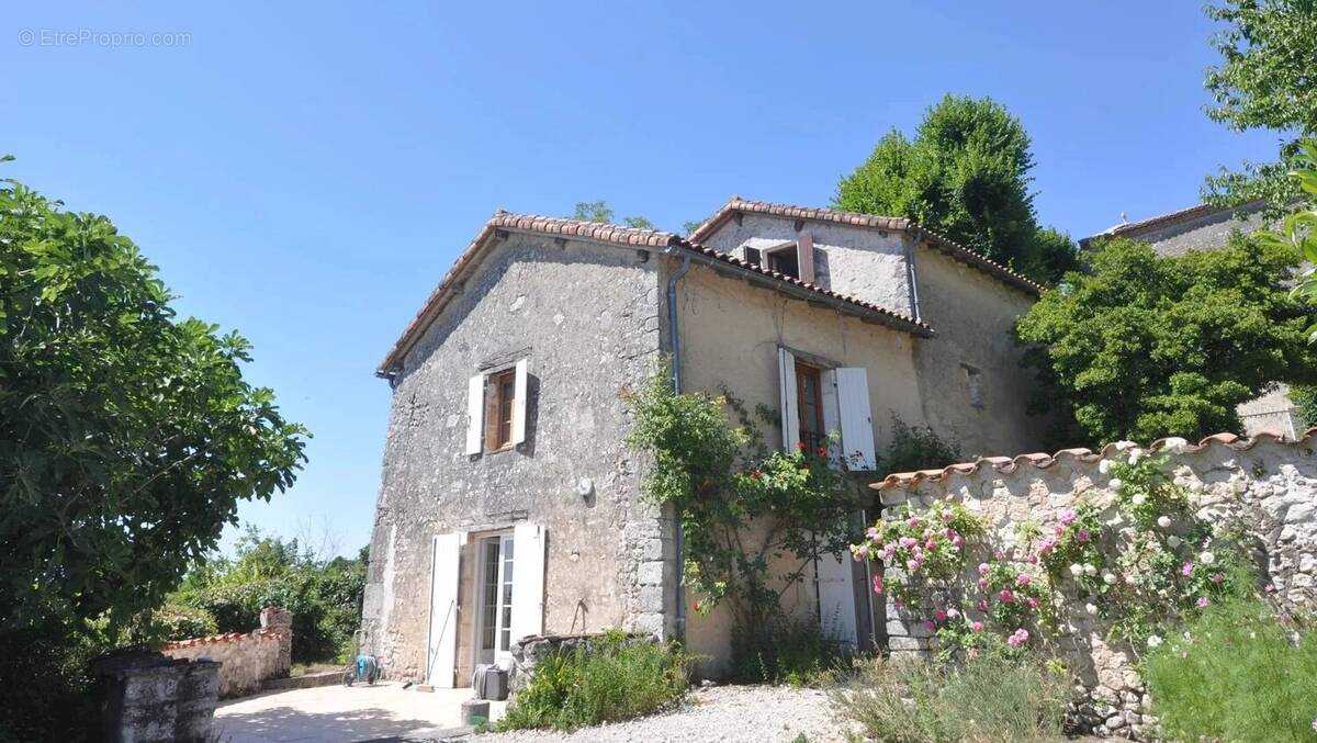 Maison à COURGEAC