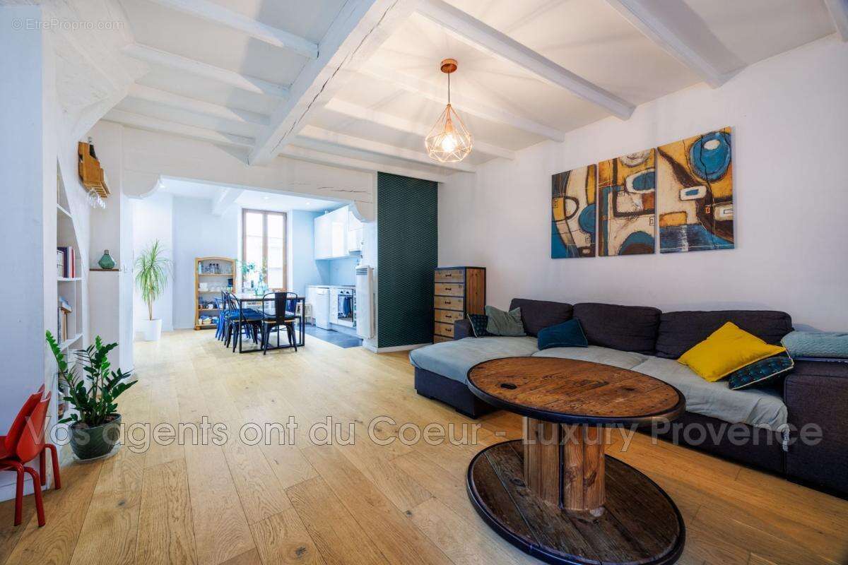 Maison à SIMIANE-COLLONGUE