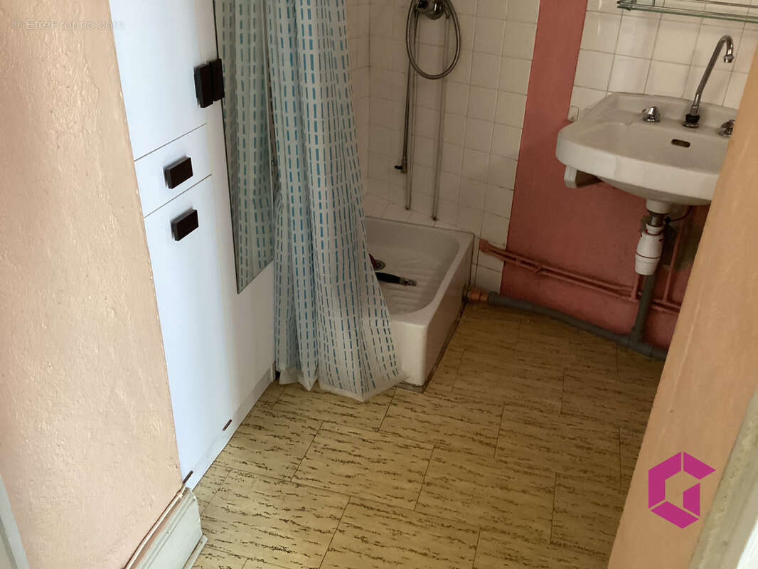 EN EXCLUSIVITE ! appartement traversant au 2ème et dernier étage, à rénover,  avec cave et grenier - photo 17