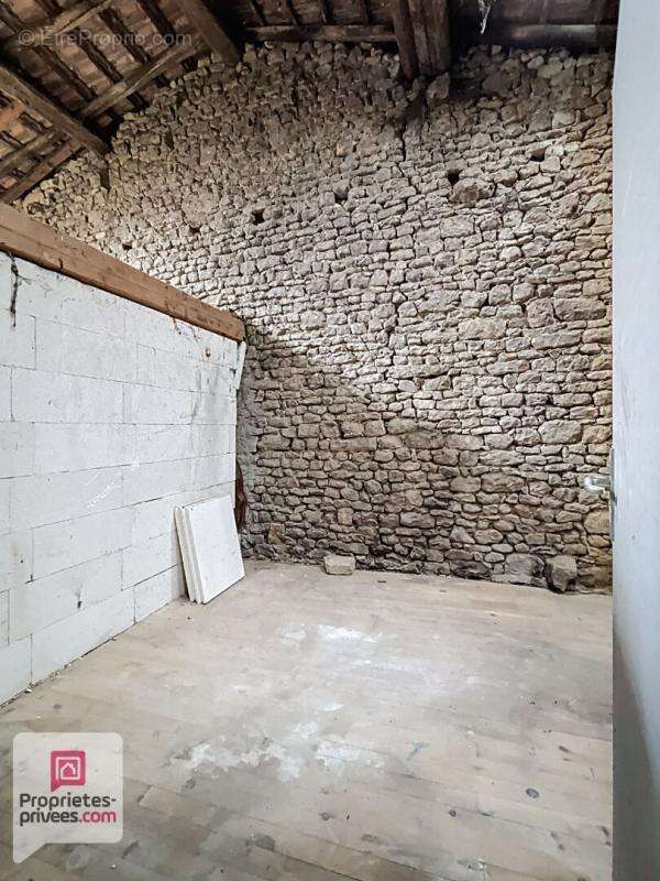 Maison à LAITRE-SOUS-AMANCE