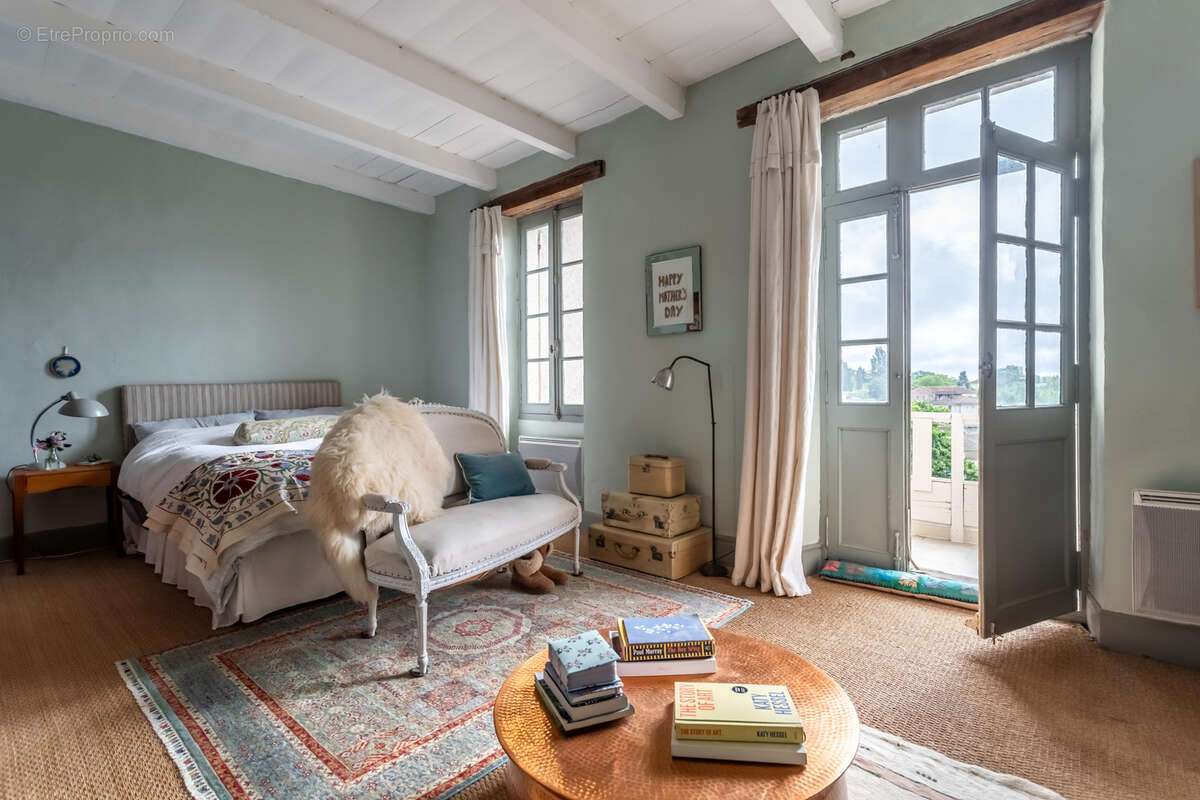 Maison à CASTELNAU-MONTRATIER