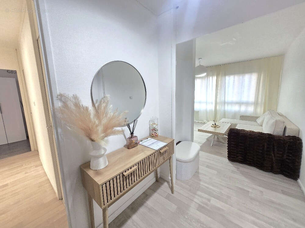 Appartement à PIERRE-BENITE