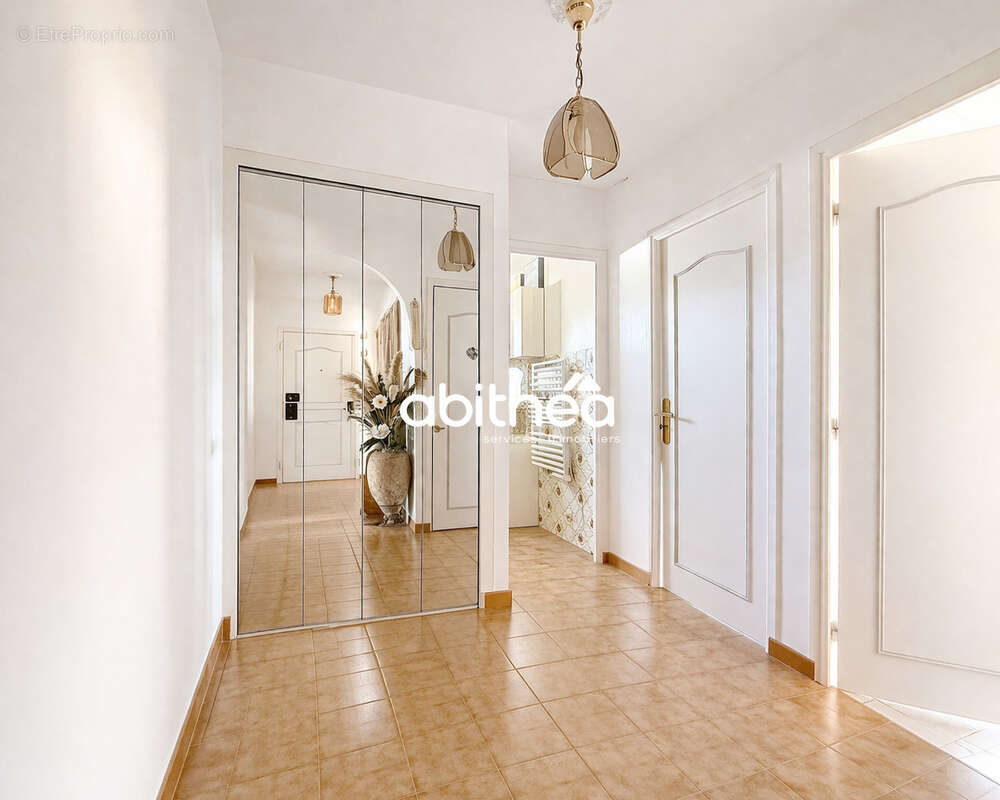 Appartement à MANDELIEU-LA-NAPOULE