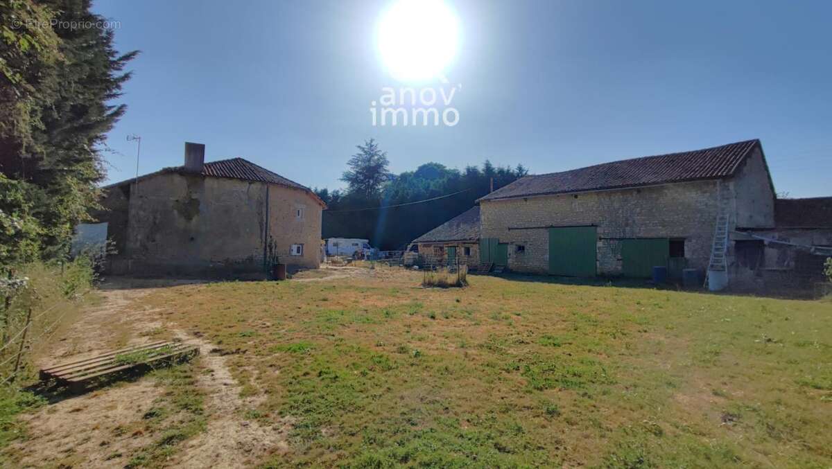 Corps de ferme - Maison, granges, terrasses et jardin - photo 2