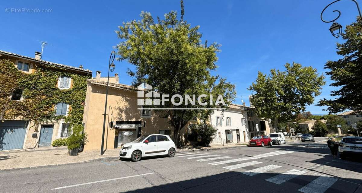 Appartement à PERNES-LES-FONTAINES