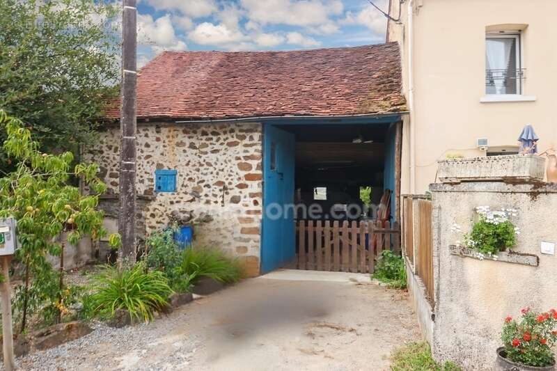 Maison à MAGNAC-LAVAL