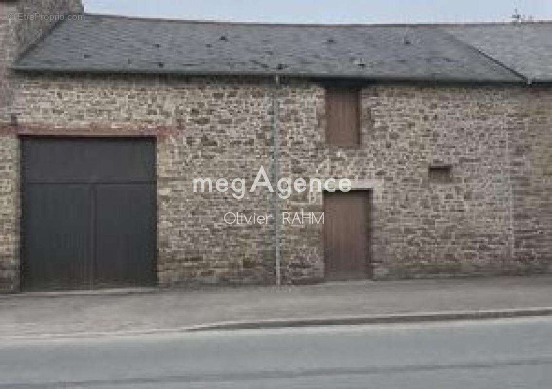 Maison à SAINT-BROLADRE