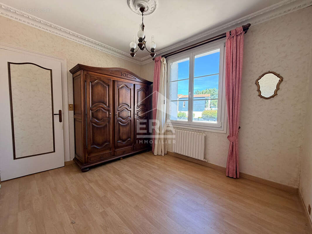 À vendre Maison de caractère 4 pièces de 106 m² avec jardin à Lagord Vendôme - photo 4