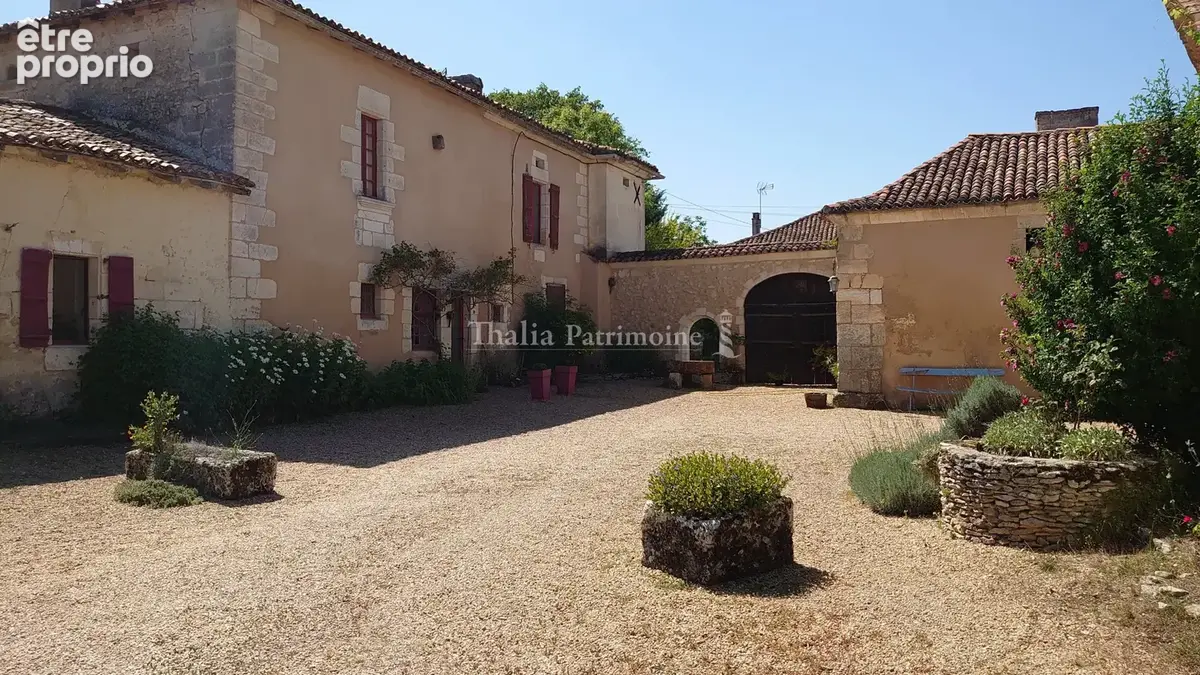 MAGNIFIQUE PROPRIETE A RENOVER   380 m2 environ -10 chambres, 1 dortoir- terrain 2ha8, dépendances - MAREUIL e - photo 2