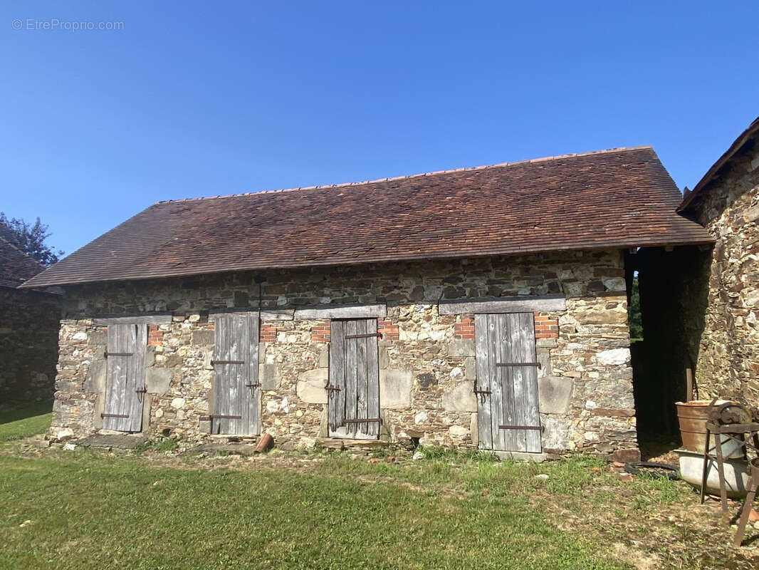 Maison à SAINT-CYR-LES-CHAMPAGNES