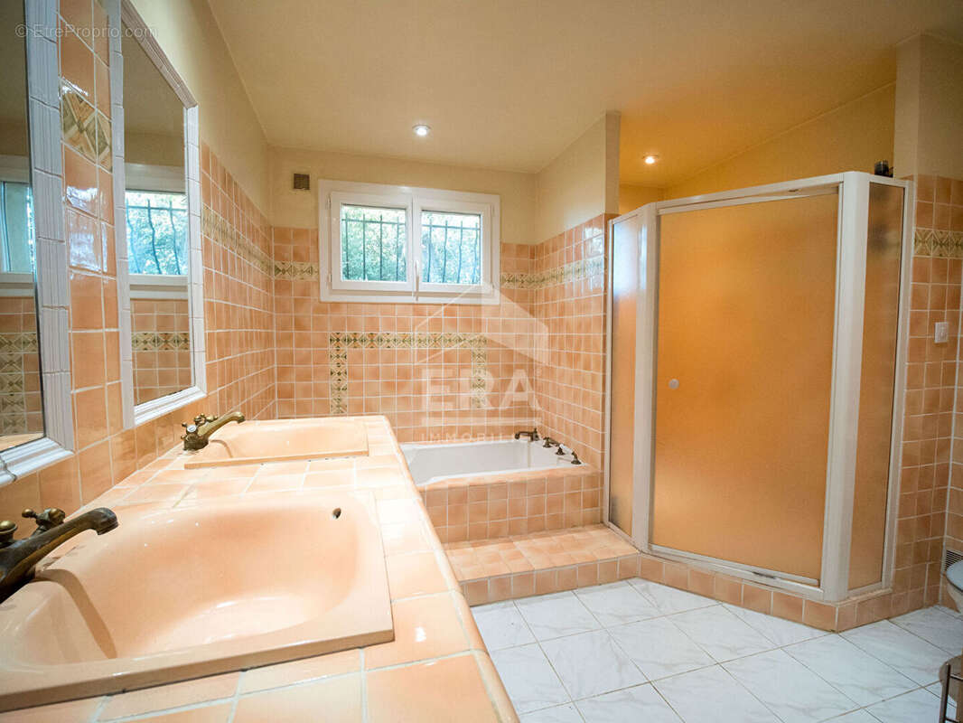 Autre à LA ROQUETTE-SUR-SIAGNE