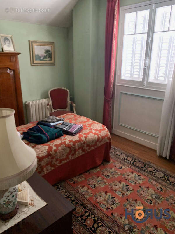 Maison à MARNES-LA-COQUETTE