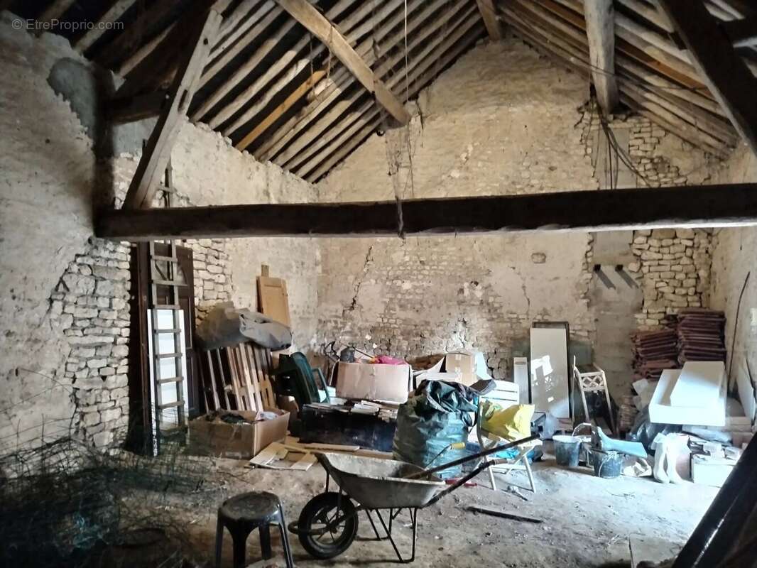 Maison à REMAUVILLE