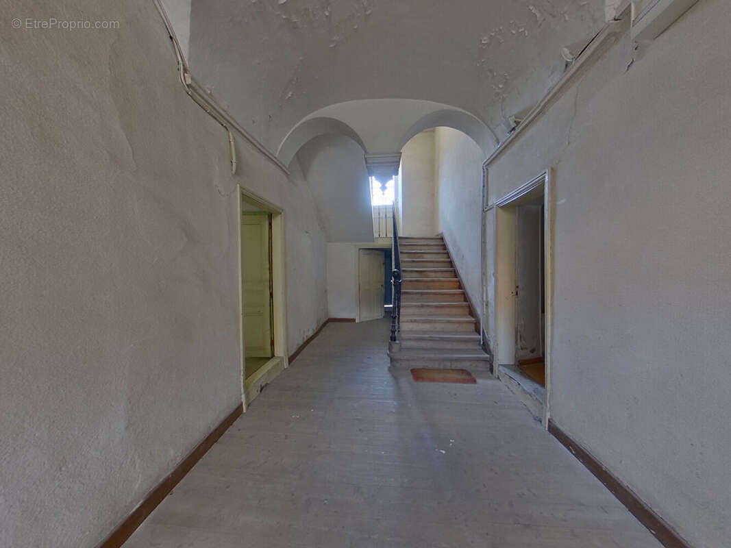 Type 4  centre ville barcelonnette - photo 13