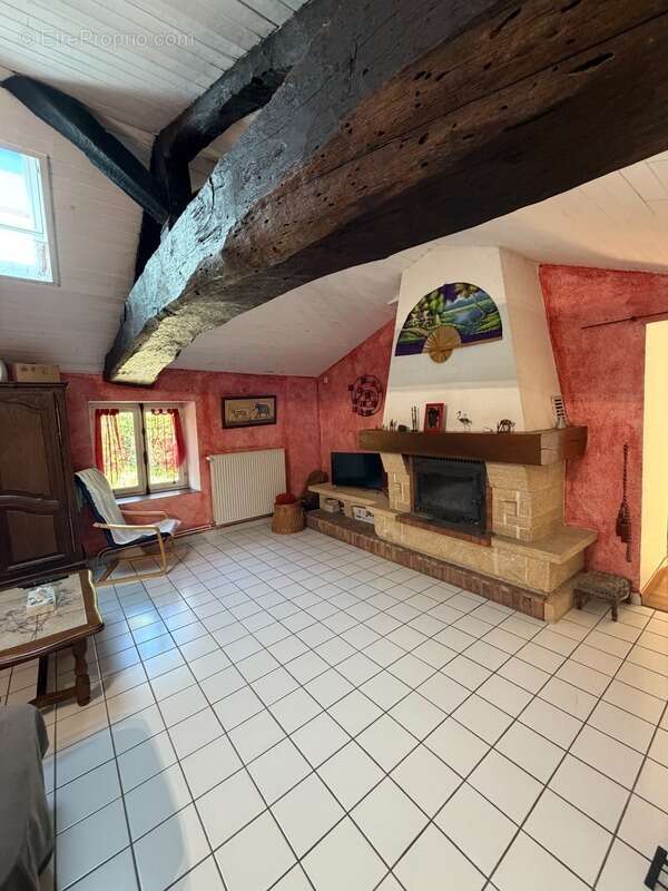 Maison à vendre 8 pièces EMERINGES (69) - photo 10