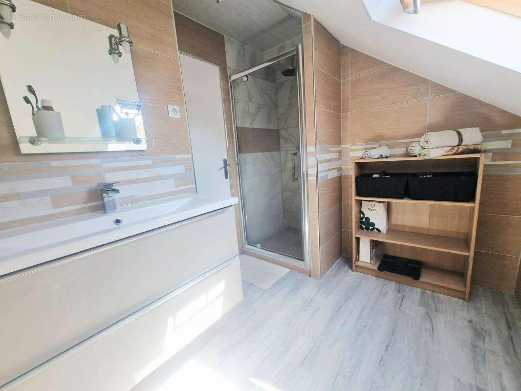 Maison de ville entièrement rénovée, 2 chambres, cour - photo 7