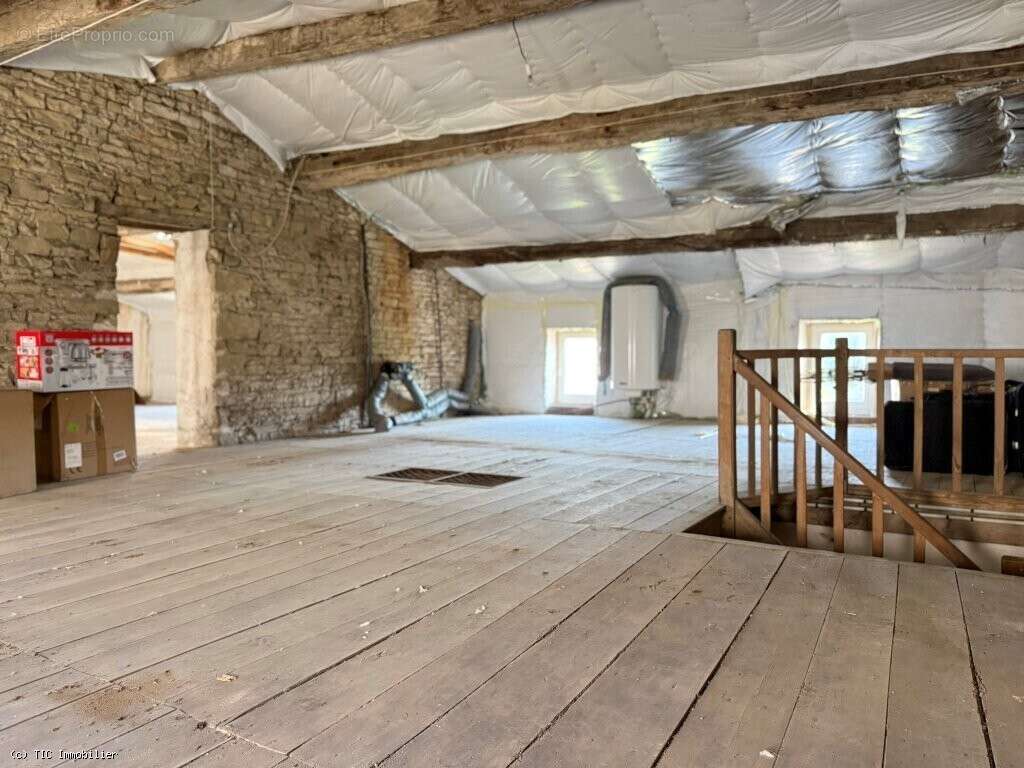 Maison à AIGRE